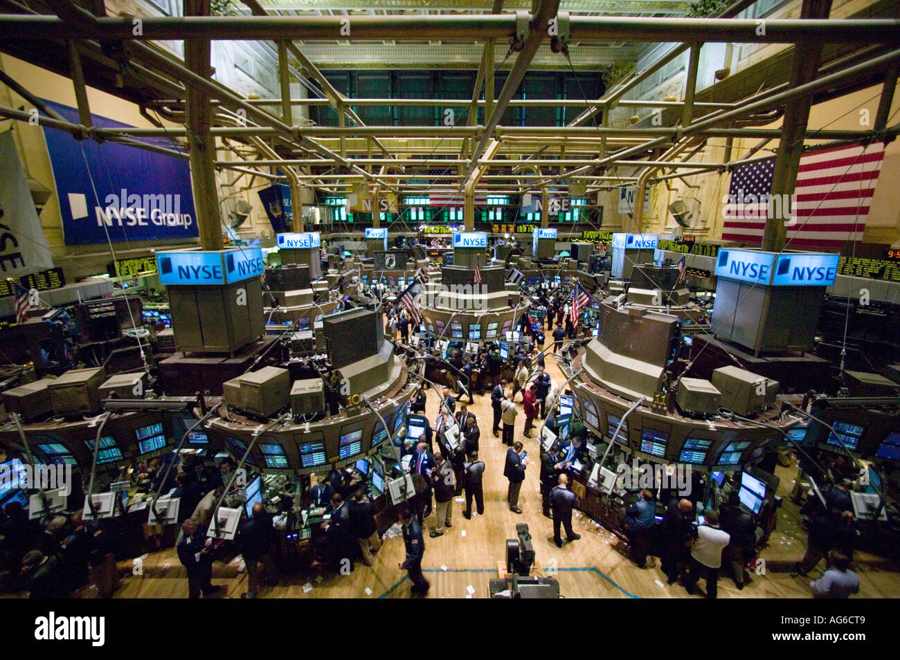 wide-angle-view-of-the-main-trading-room-at-the-nyse-in-new-york-city-AG6CT9.jpg